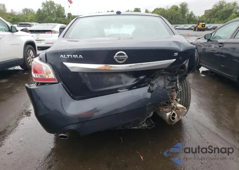 2015 Nissan Altima 2.5 из США, поврежденный, VIN 1N4AL3AP4FN894143